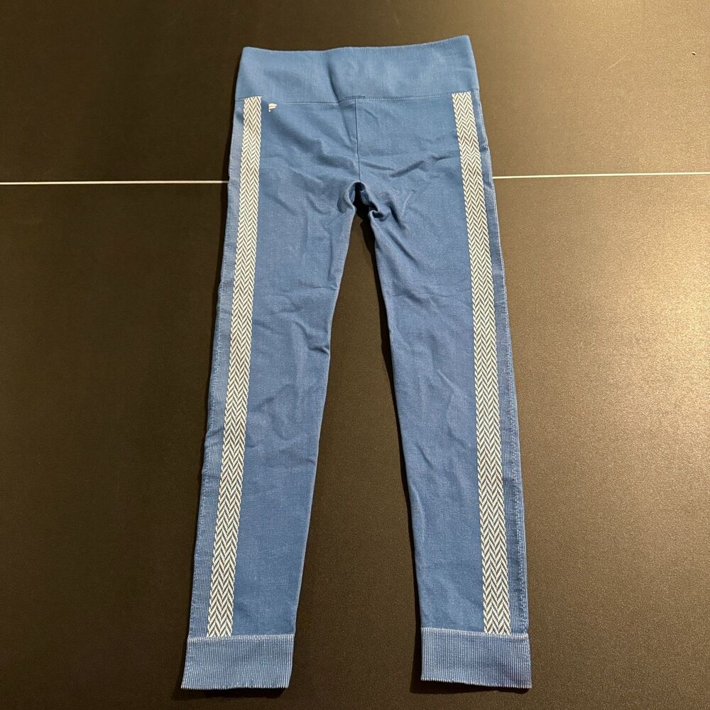 28" waist Fabletics Seamless Leggings High Waisted Blue Chevron Stripe 7/8